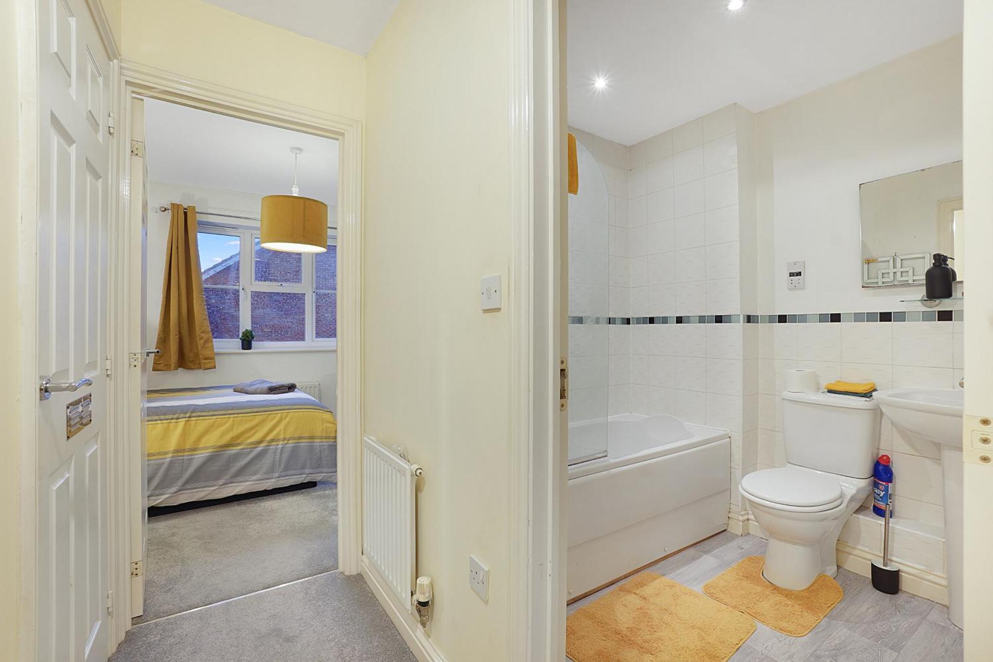 Comfortable Stylish Townhouse In Ashford Sleeps 5 Netflix 2 Parking Spaces Perfect For Contractors And Families Exterior photo